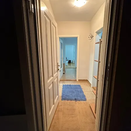 Tiki R Apartment *