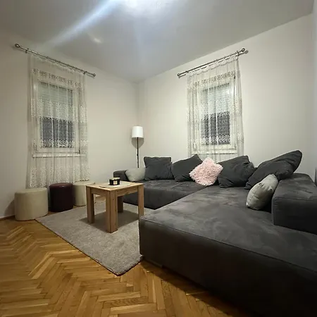 Tiki R Apartment *