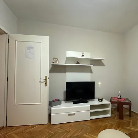 Tiki R Apartament